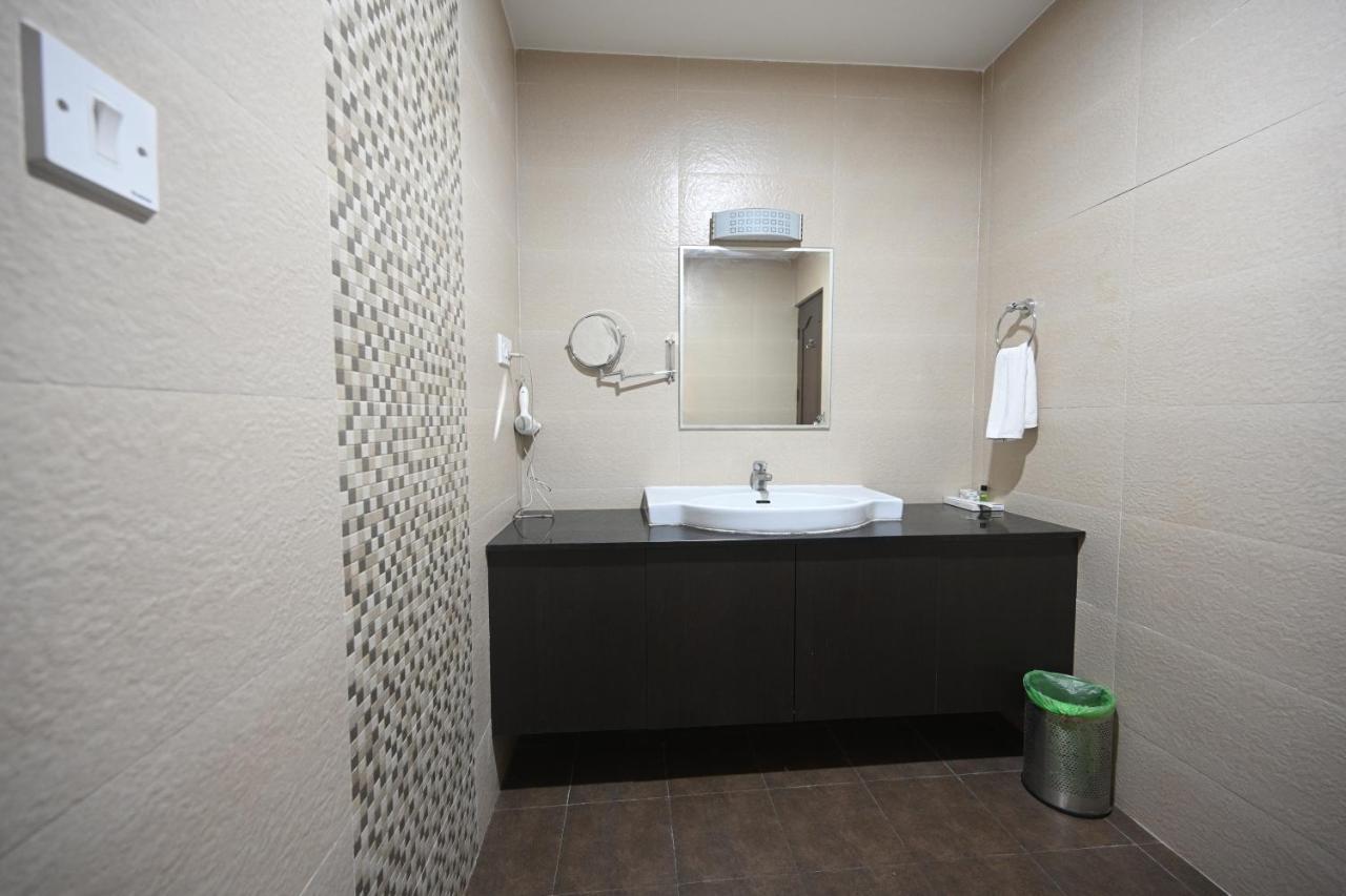 Hotel Bhagavath Gardens Chengannur Eksteriør billede